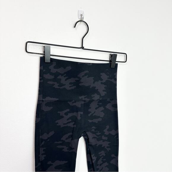 Spanx Look at Me Now High-Waisted Seamless Leggings Black camo small petite - Picture 4 of 6